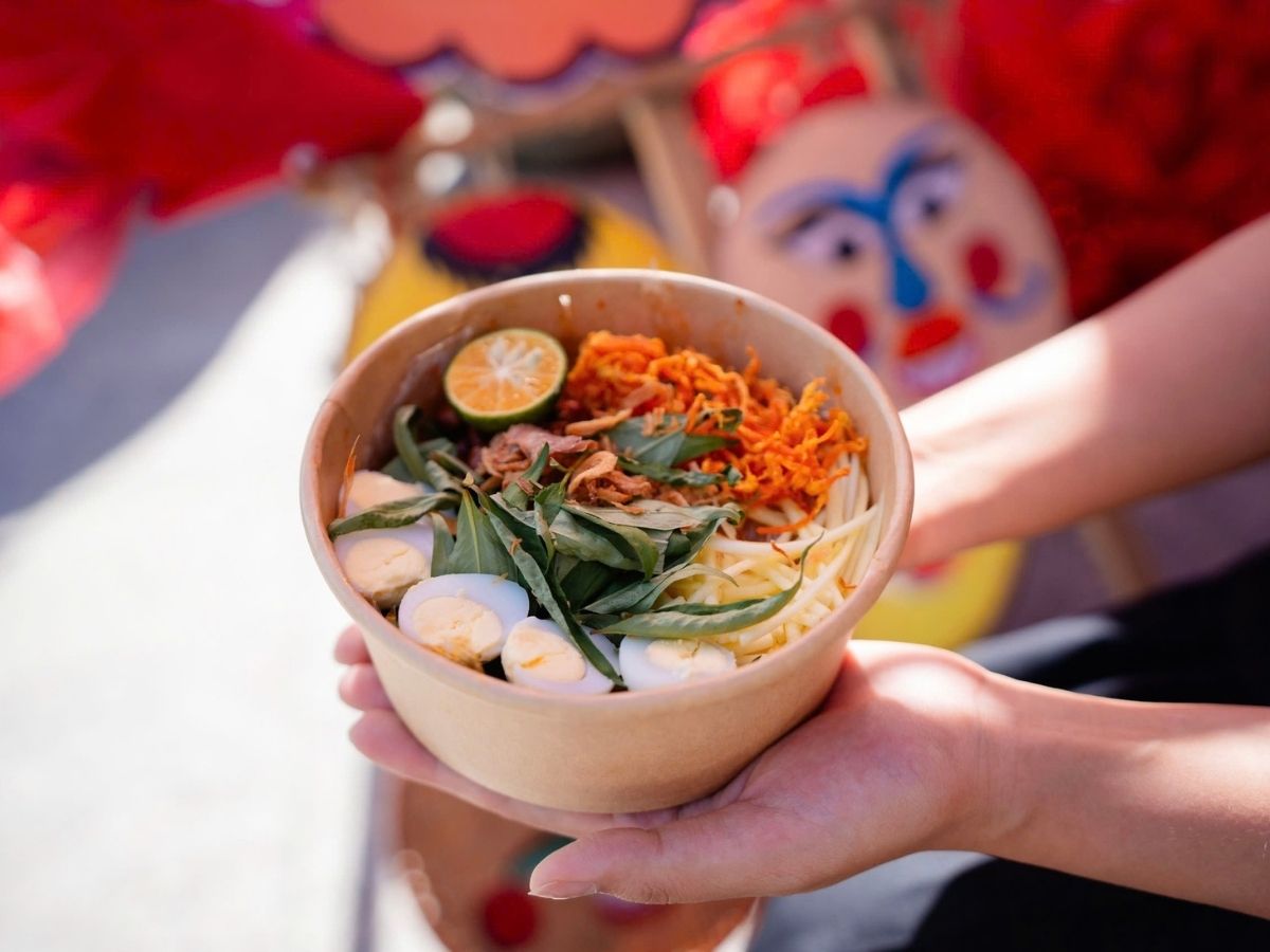 Hành trình du xuân Tây Ninh Tết Âm lịch chắc chắn không thể thiếu bánh tráng phơi sương món ăn đã được UNESCO ghi nhận là di sản phi vật thể.