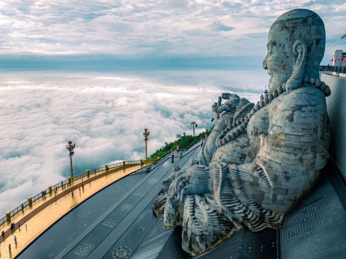 Lễ vía Đức Phật Di Lặc được tổ chức vào ngày đản sinh của Ngài.