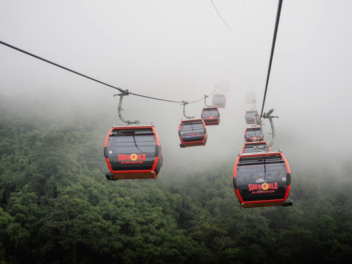 Du khách có thể kết hợp khám phá Sun World Ba Den Mountain để trọn vẹn hành trình.