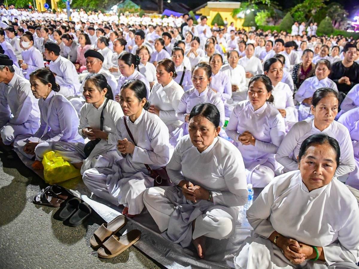 Khi tham dự Hội Yến Diêu Trì Cung Tây Ninh hãy chú ý bảo vệ sức khỏe, tránh chen lấn và không nên đứng lâu dưới nắng gắt.