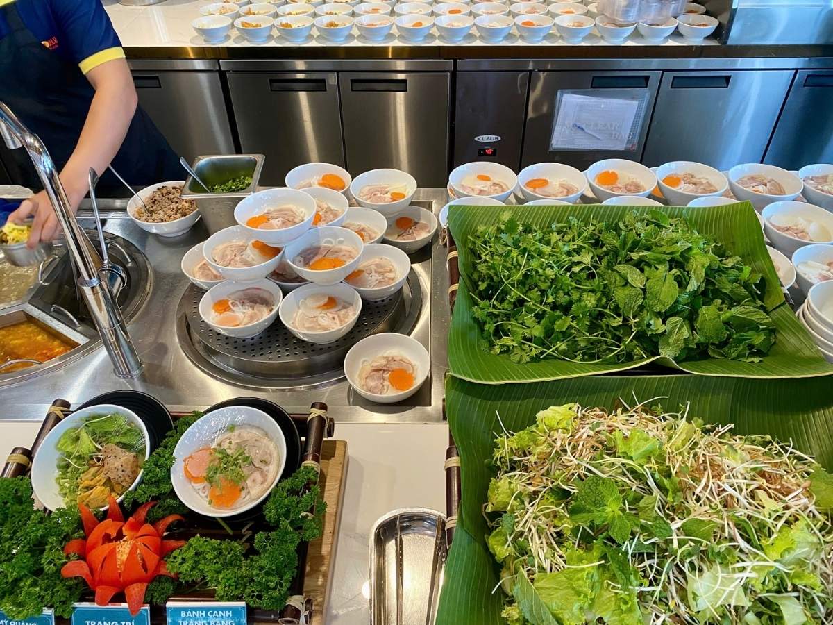 Hành trình đến Nhà Hàng Vân Sơn bằng cáp treo tuyến Vân Sơn sẽ đem lại cho bạn trải nghiệm mới mẻ.