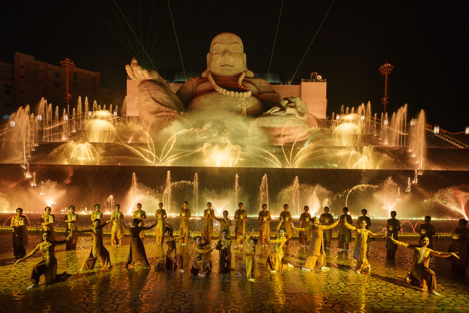 The Maitreya Bodhisattva Statue – Vietnam’s largest sandstone Maitreya statue (Photo: Vi Vu Vietnam/Unsplash)