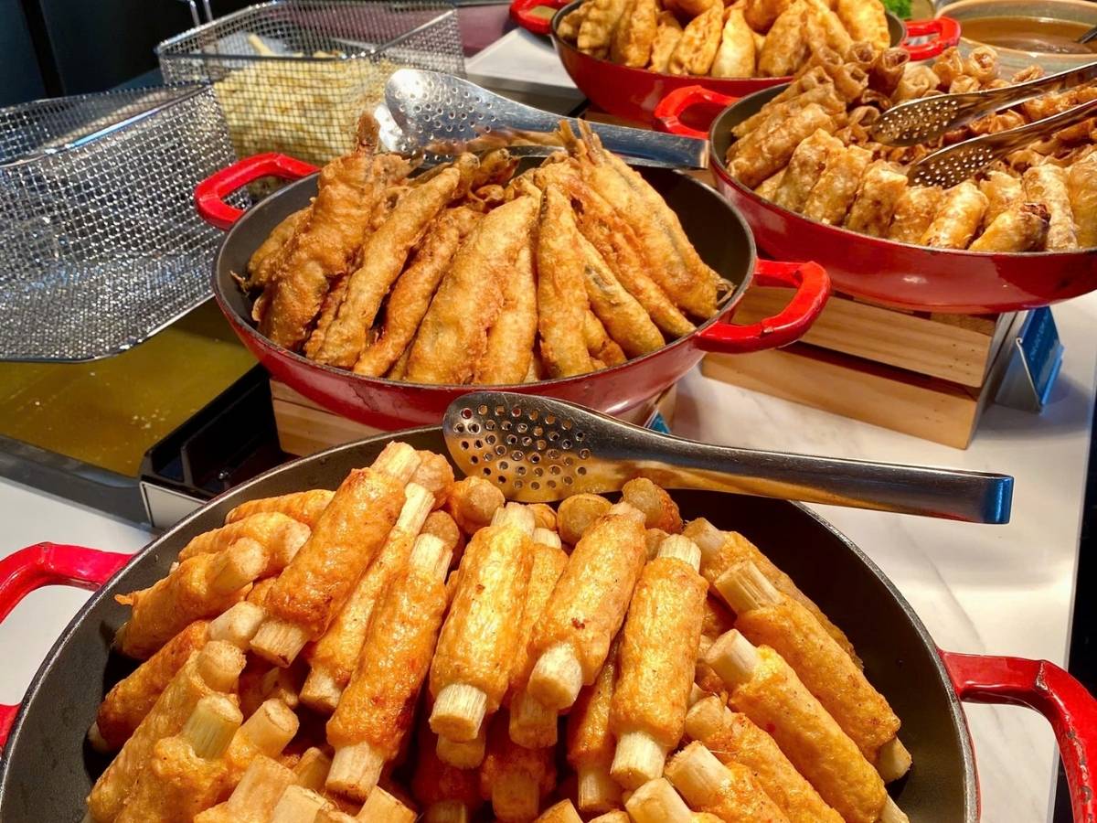 Nhà hàng cũng phục vụ thực đơn món chay đa dạng, phù hợp với nhu cầu của khách ăn chay.