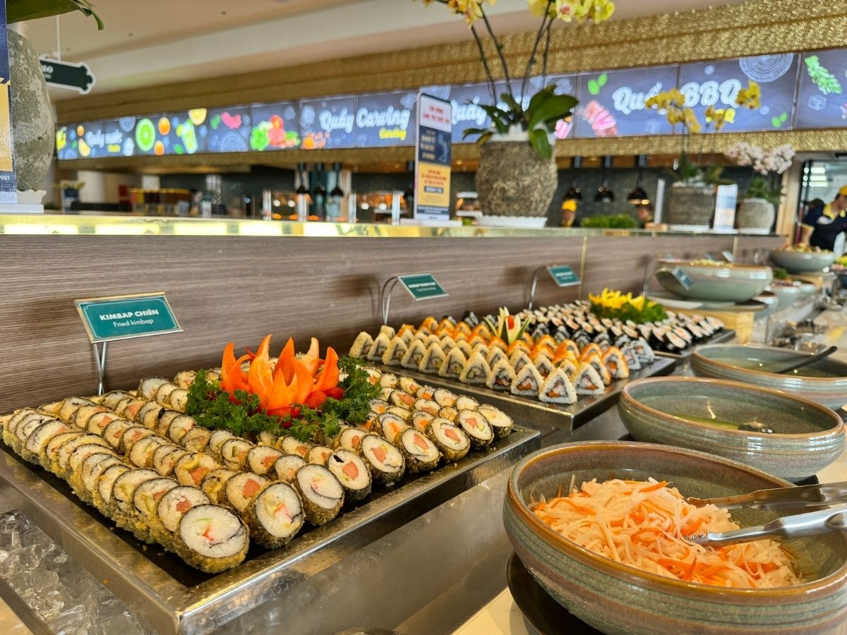 Buffet Vân Sơn có gói lẻ và combo theo vé cáp treo cho du khách lựa chọn.
