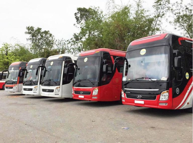 Xe khách là sự lựa chọn phổ biến của nhiều du khách.