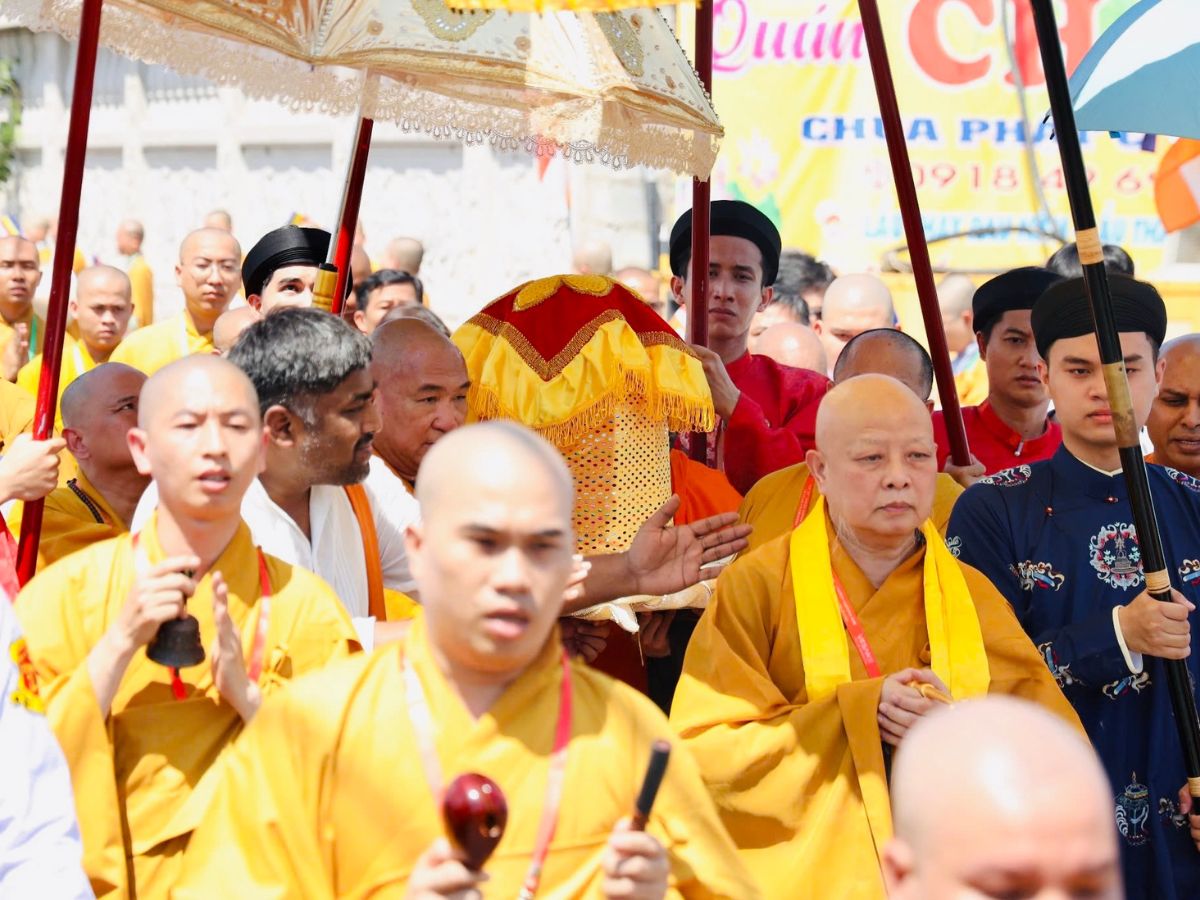 Chùa Trung đóng vai trò quan trọng trong đời sống tâm linh của người dân địa phương