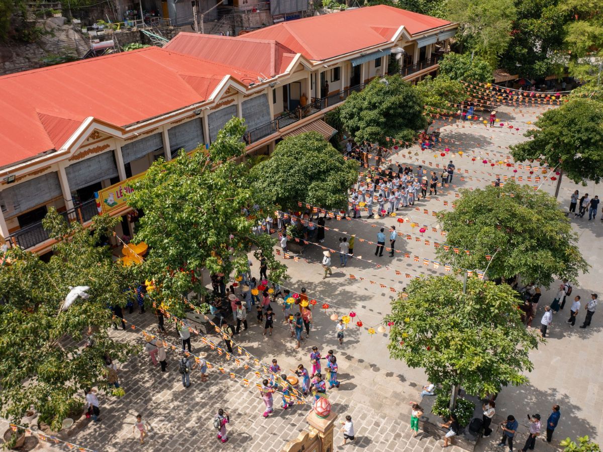 Chùa Trung là ngôi chùa cổ trong hệ thống chùa cổ tại núi Bà Đen.