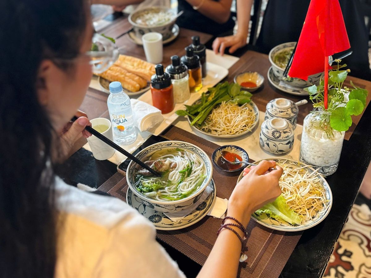 Nhà hàng Sol Kitchen có nhiều lựa chọn gọi món lẻ hoặc buffet cho nhóm bạn lựa chọn