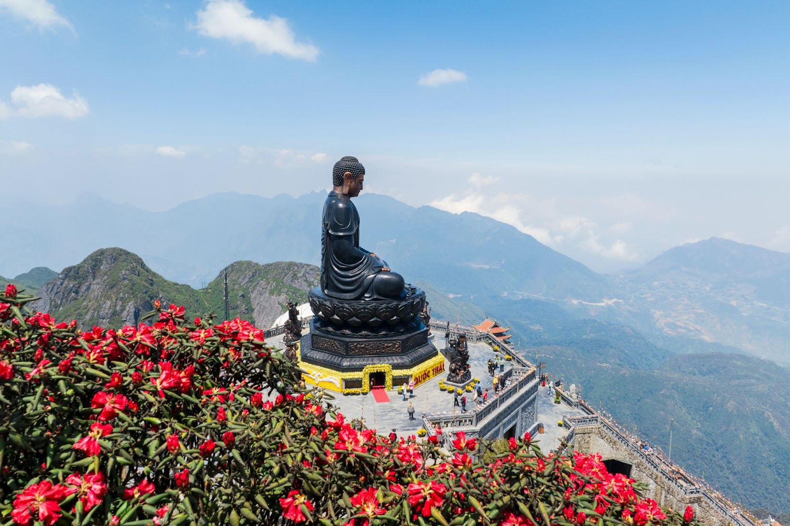 The statue stands as a prominent spiritual symbol on Mount Fansipan Peak, the roof of Indochina (Photo: Vi Vu Vietnam/Unsplash)