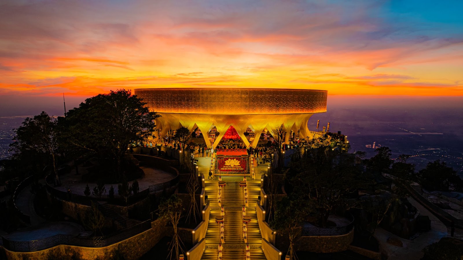 Ba Den Mountain is among the rare places in Viet Nam to enshrine the corporeal form of Konagamana Buddha (Photo: Sun Group)