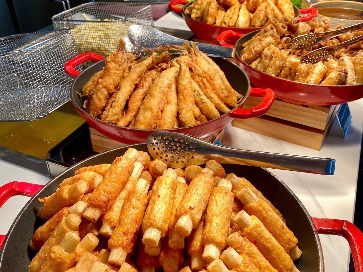 Nhà hàng Vân Sơn đáp ứng tốt nhu cầu của các đoàn khách lớn với các dịch vụ đặt tiệc và set menu riêng biệt.