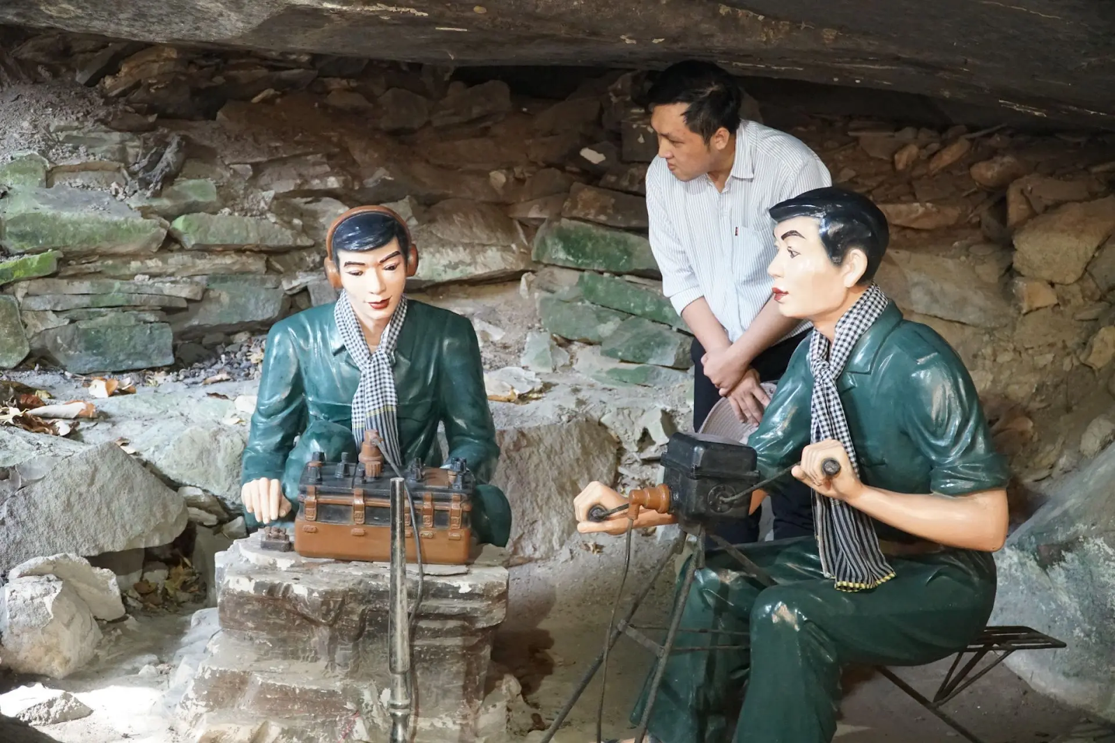 Lễ hội truyền thống động Kim Quang là dịp để người dân tưởng nhớ thế hệ cha ông đã ngã xuống vì hòa bình Tổ quốc