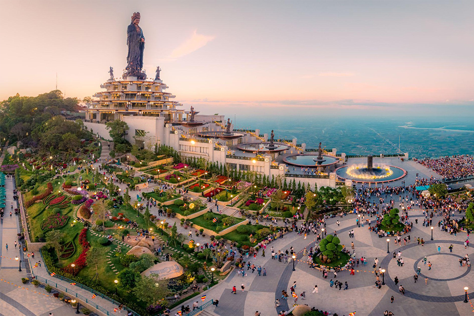 Tây Ninh là một trong những điểm đến phổ biến tại miền Nam vào dịp Tết