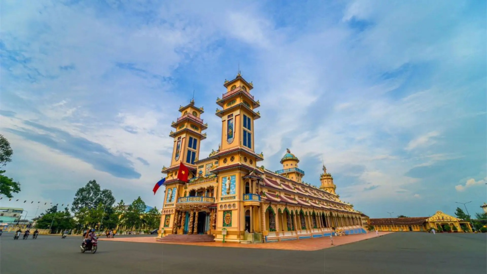 Tòa Thánh Cao Đài là một trong những điểm tâm linh hàng đầu Tây Ninh