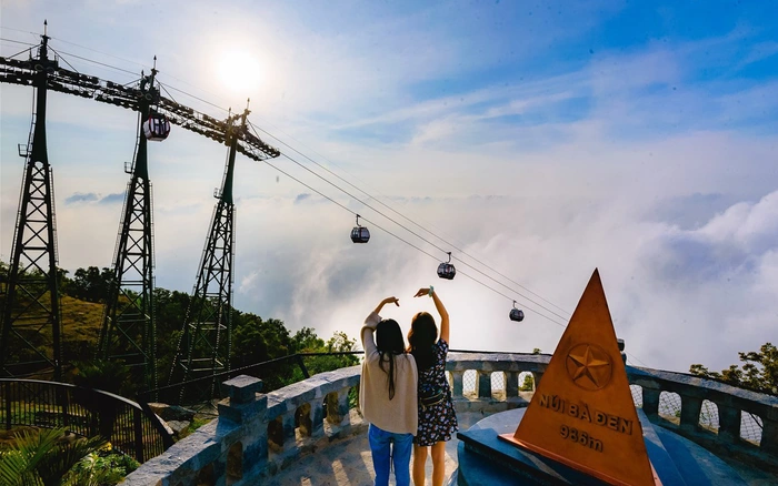 Sáng sớm là thời điểm lý tưởng để khám phá Núi Bà Đen