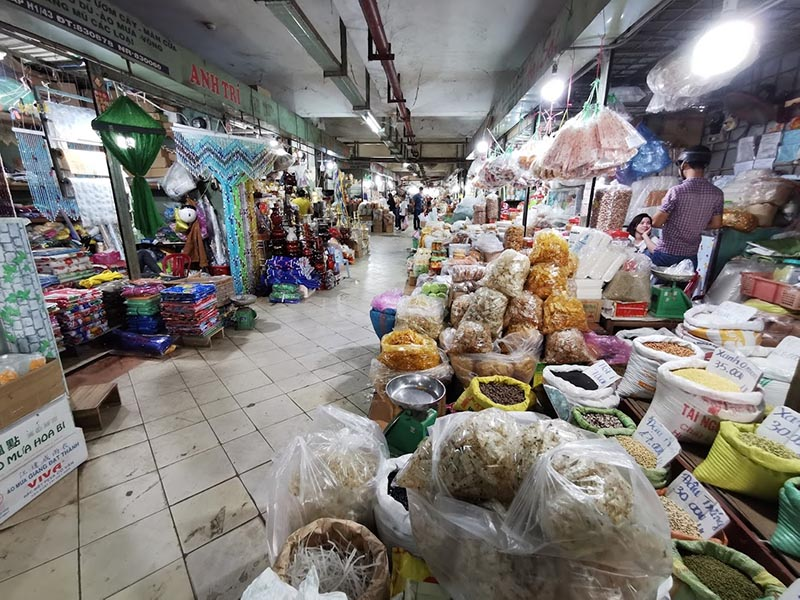 Du khách có thể mua bất kỳ loại đặc sản Tây Ninh tại chợ Long Hoa