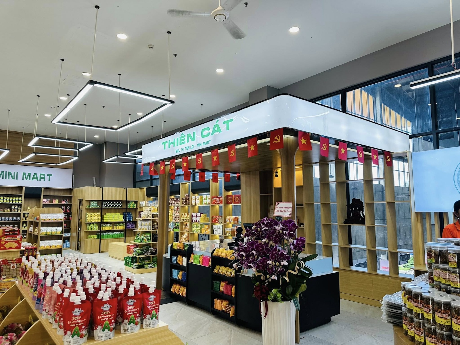 Các gian hàng bán mọi đặc sản Tây Ninh tại quần thể khu du lịch Sun World Ba Den Mountain