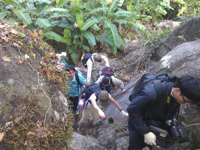 Du khách đi phượt cần chuẩn bị kỹ lưỡng trang bị để hành trình leo núi trọn vẹn nhất