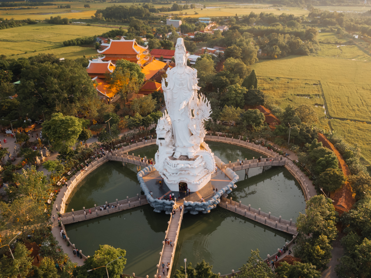 Chùa Gò Kén gây ấn tượng với tượng Bồ Tát Quan Thế Âm cao 25m