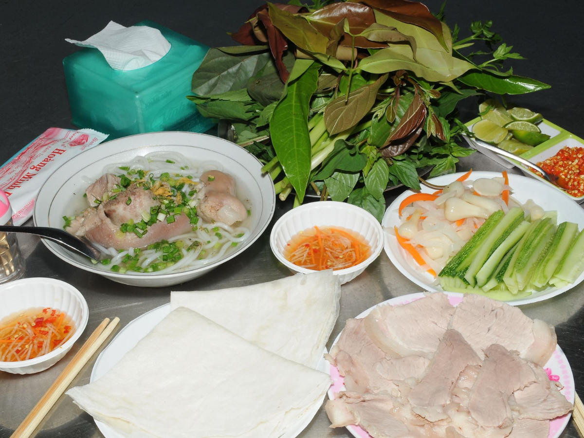 Du khách có thể thưởng thức các món đặc sản Tây Ninh nổi tiếng