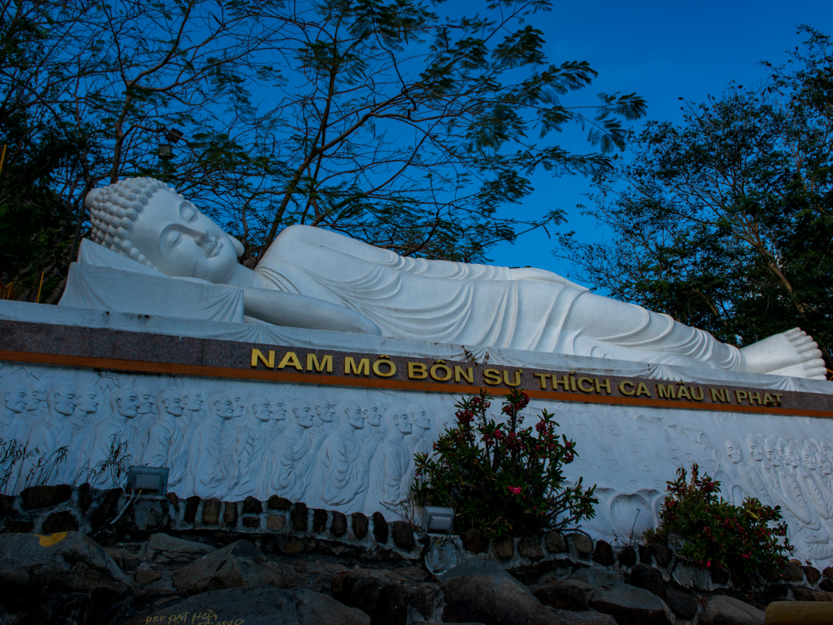 Tượng Phật Thích Ca Mâu Ni Niết Bàn biểu trưng cho sự giải thoát