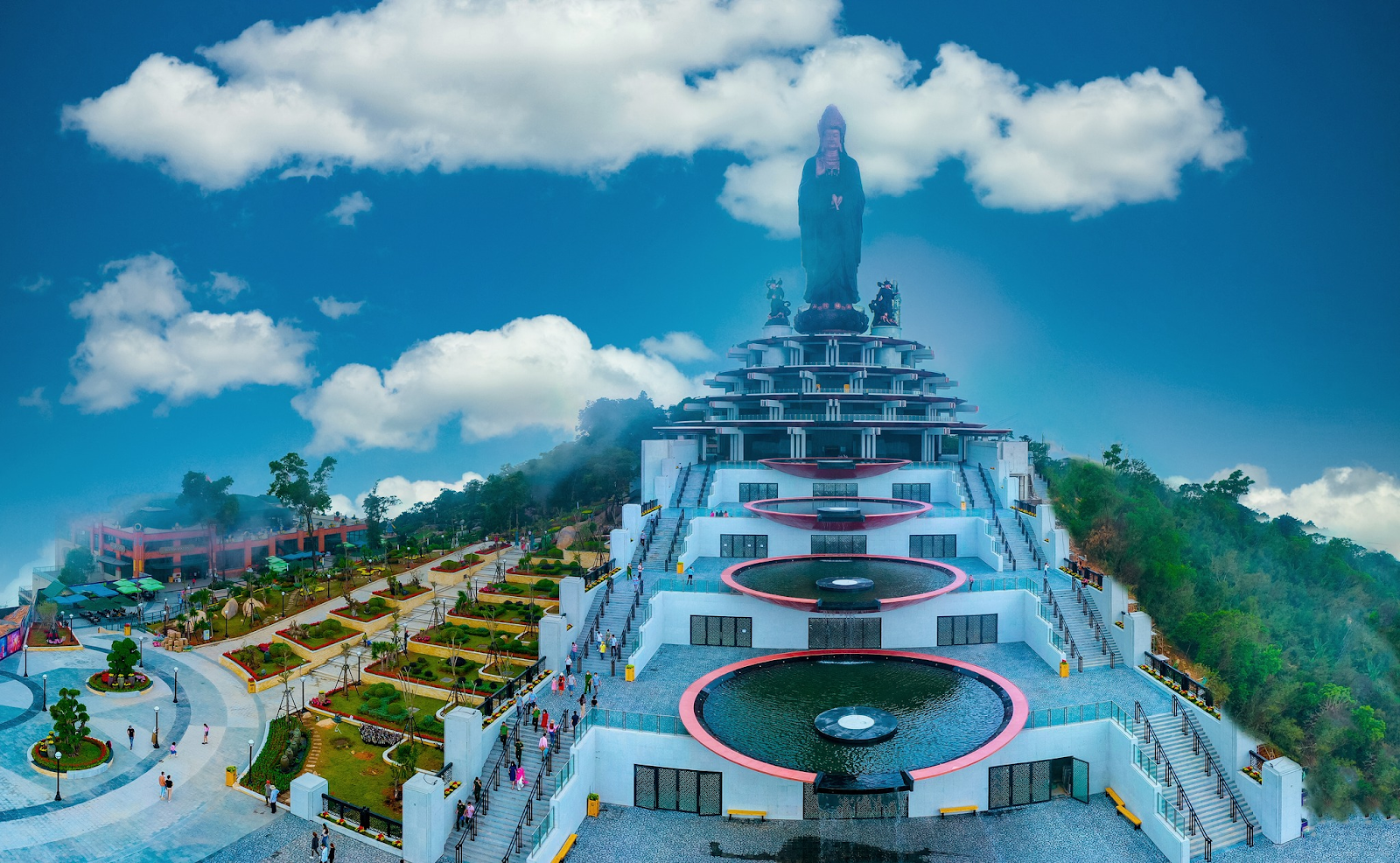 Quần thể tâm linh Núi Bà Đen (Tây Ninh) – điểm hành hương nổi tiếng miền Nam.