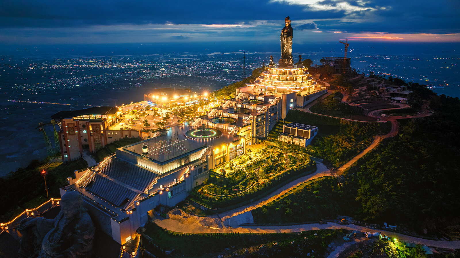 Núi Bà Đen là điểm hành hương nổi tiếng của khu vực phía Nam.