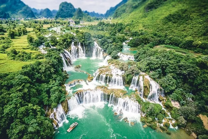 Ba Be National Park features forest trails and waterfalls (Photo: Collected)