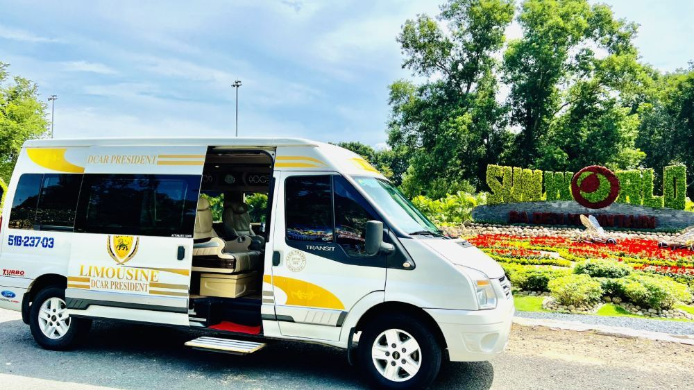 Shared limousine between Ho Chi Minh City and Tay Ninh