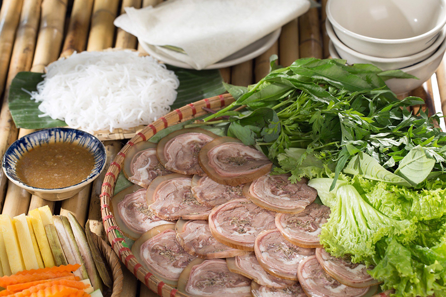 Tay Ninh calf with rice paper and fresh herbs