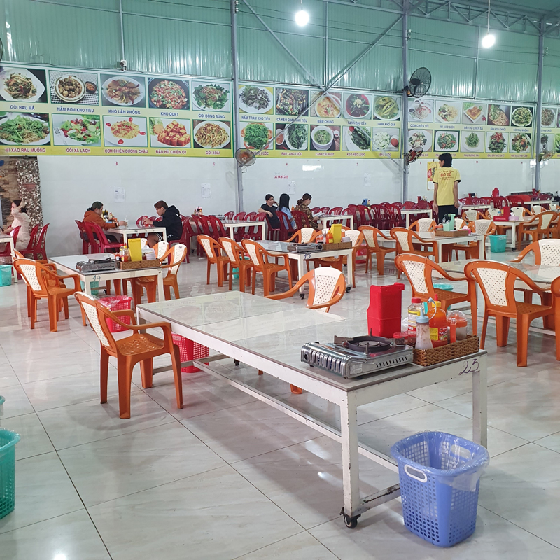 Bo De offers a simple and calm setting favored by local residents