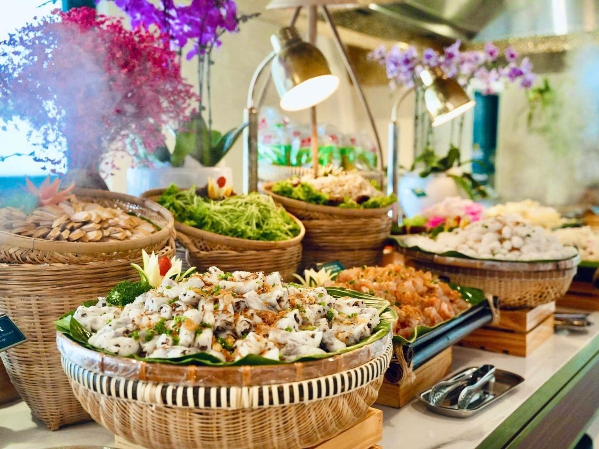 Van Son serves a variety of vegetarian dishes, from salads to mains and desserts
