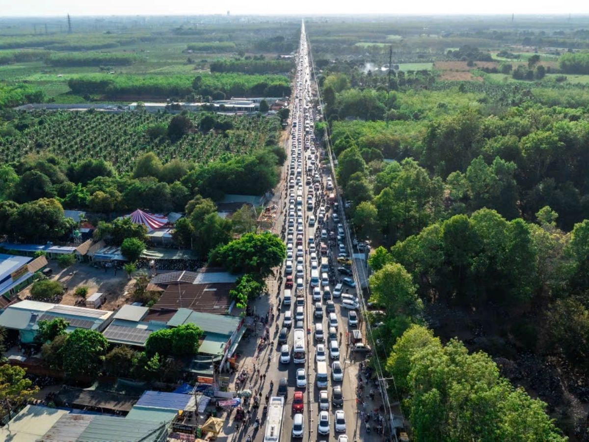 Lộ trình di chuyển từ TP.HCM đi Tây Ninh không quá dài thuận lợi để du khách di chuyển.