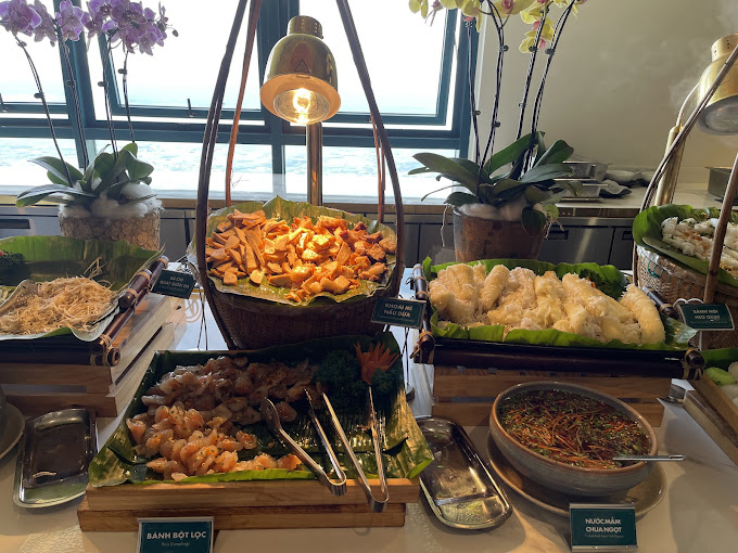 Du khách có thể trải nghiệm đa dạng món ăn khi tới buffet Vân Sơn