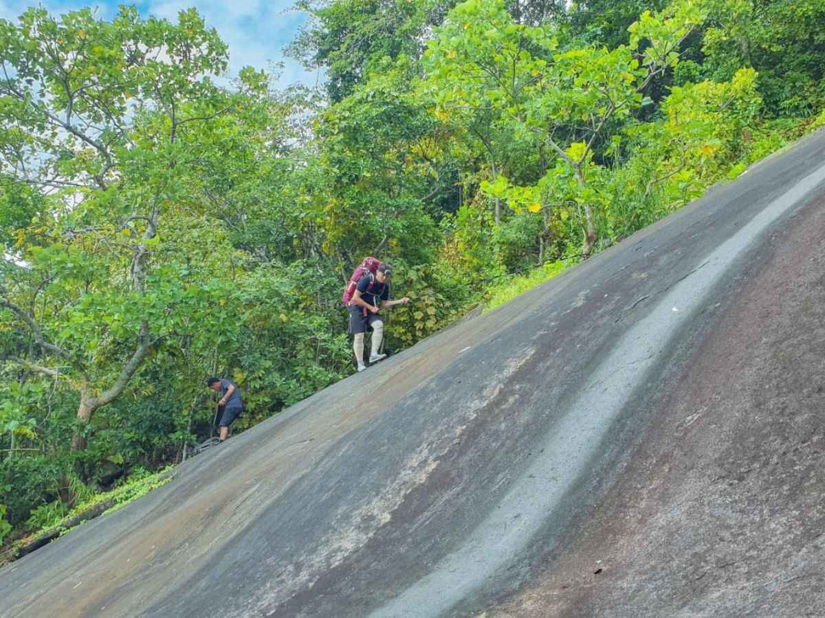 Cung đường trekking ở núi Bà Đen góc nhìn ít người biết