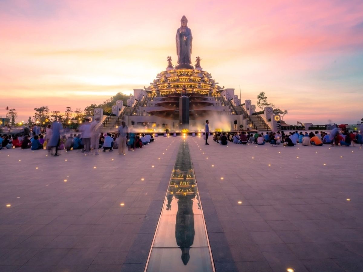 Tour Bà Đen có nhiều hình thức tự túc, đi theo đoàn phù hợp với du khách.