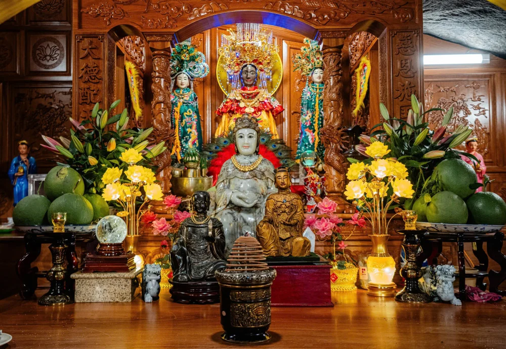 Tượng Linh Sơn Thánh Mẫu tại chùa Bà, Núi Bà Đen