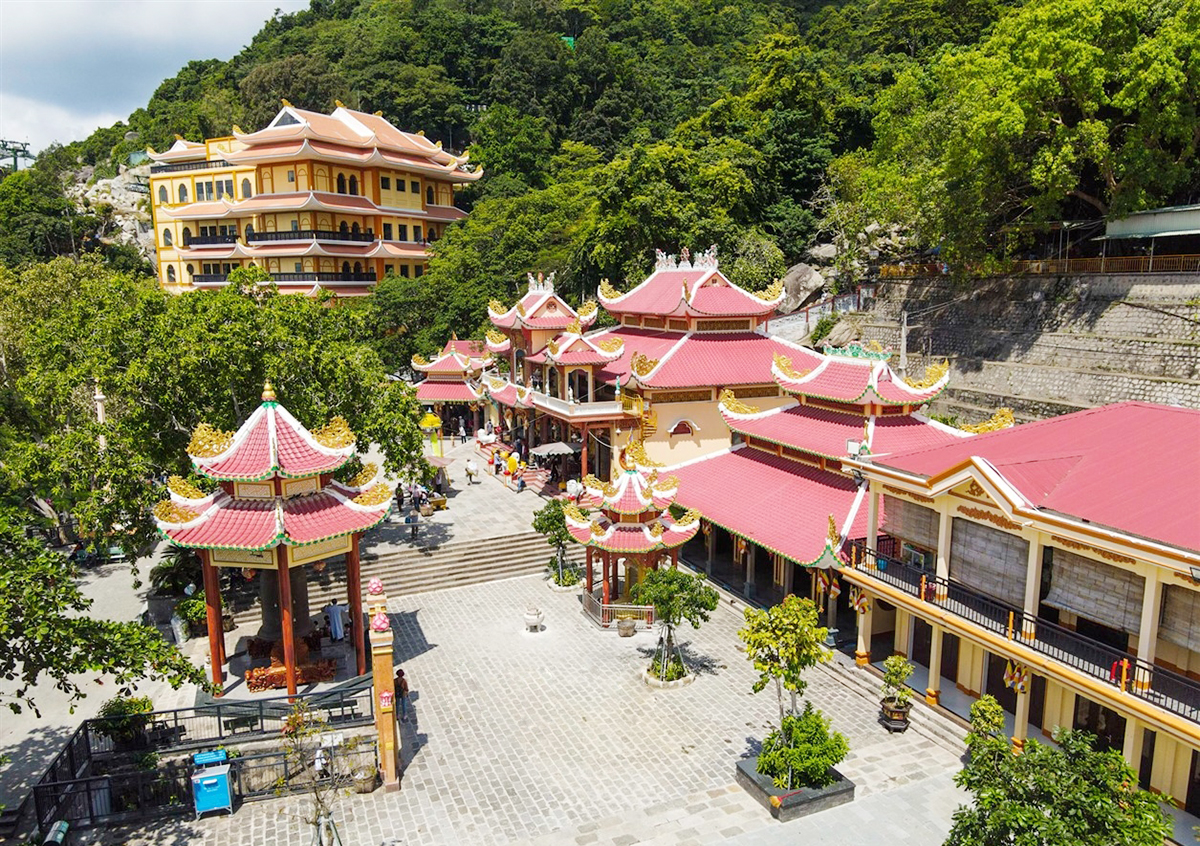 Chùa Bà là ngôi chùa cổ hơn 300 năm tuổi tại Núi Bà Đen