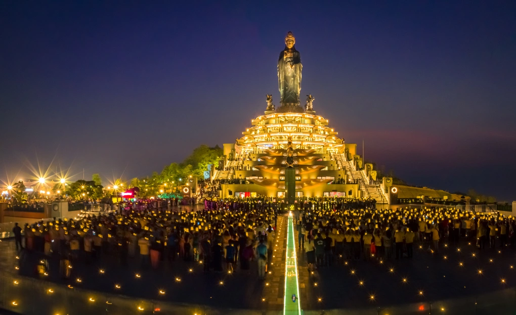 Không gian huyền ảo tại Núi Bà Đen về đêm