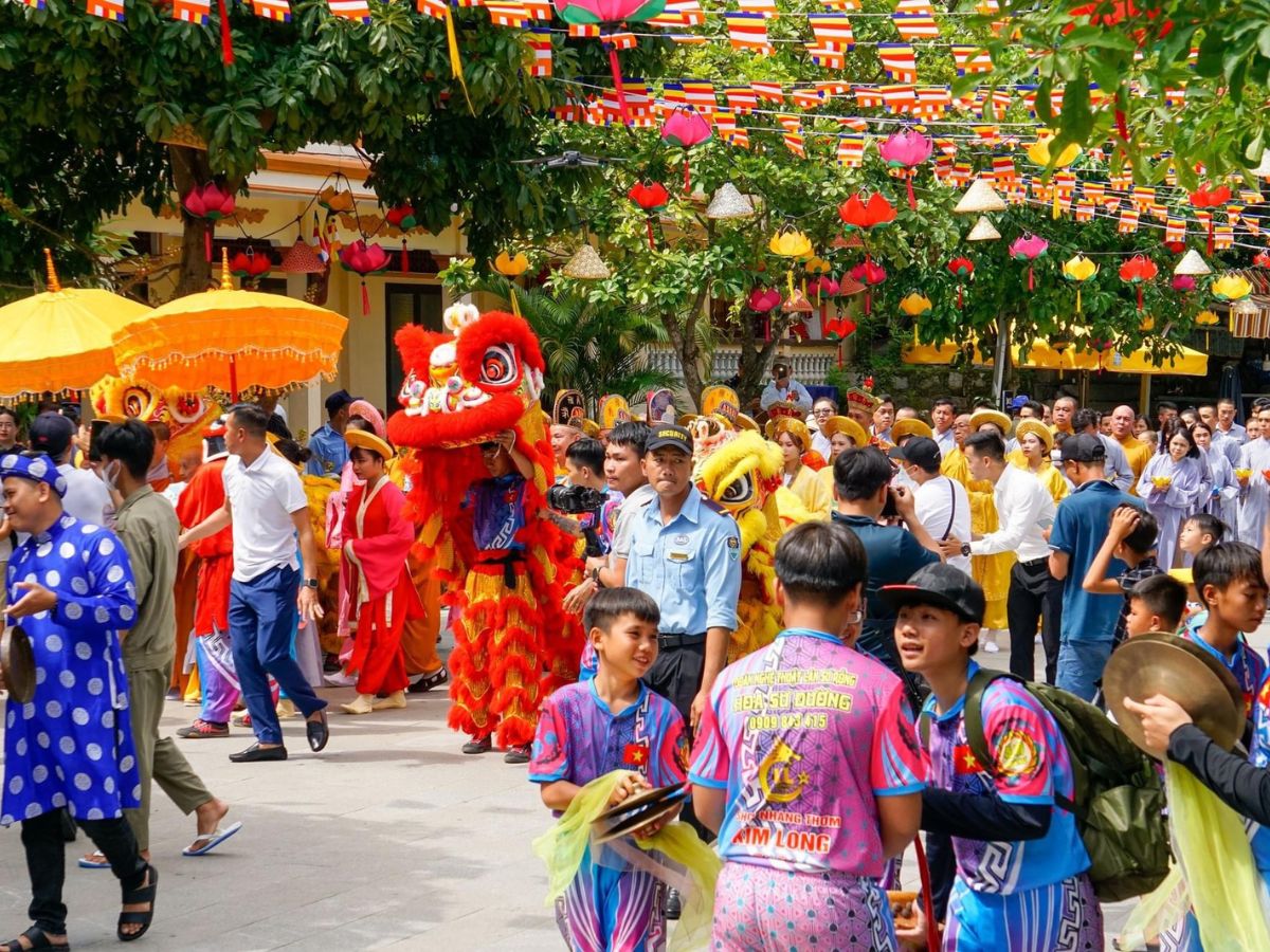 Thời gian tổ chức lễ Vía Bà Đen vào mùng 6 tháng 5 âm lịch thu hút nhiều du khách đến hành hương.