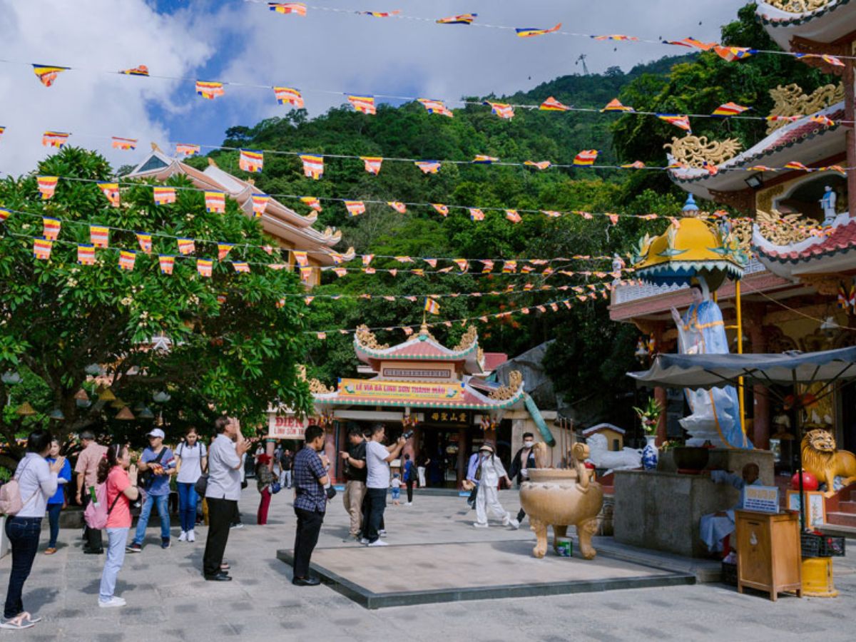 Lễ vía Bà Đen là lễ hội tâm linh lớn tại Tây Ninh.