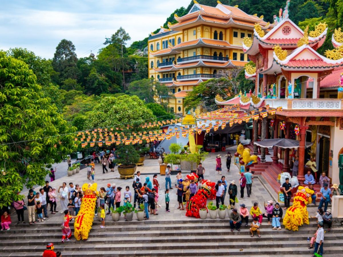 Lễ vía Bà Đen là một trong những lễ hội lớn nhất tại không gian núi Bà Đen.