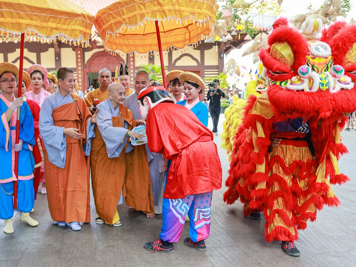 Hoạt động văn hóa và tâm linh tại ngày lễ Vía Bà Tây Ninh.