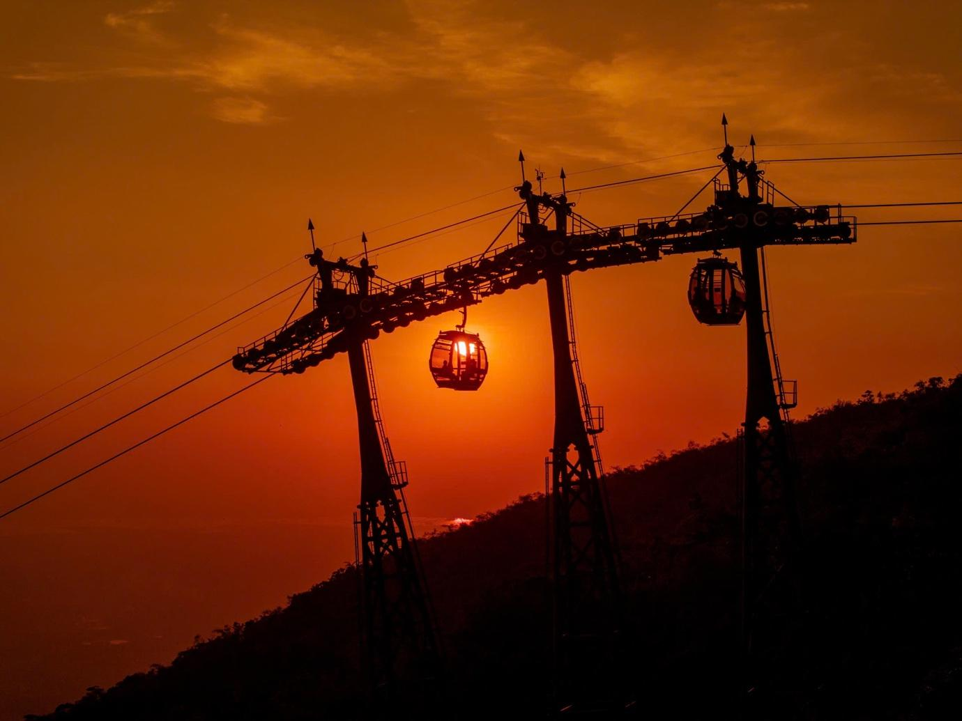 Khung cảnh hoàng hôn ảo diệu như tranh vẽ tại Núi Bà Đen