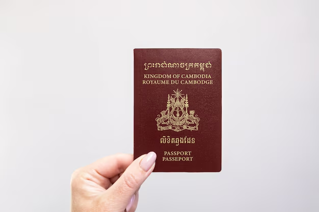 Du khách nên kiểm tra kỹ thông tin các giấy tờ quan trọng trước khi xuất phát