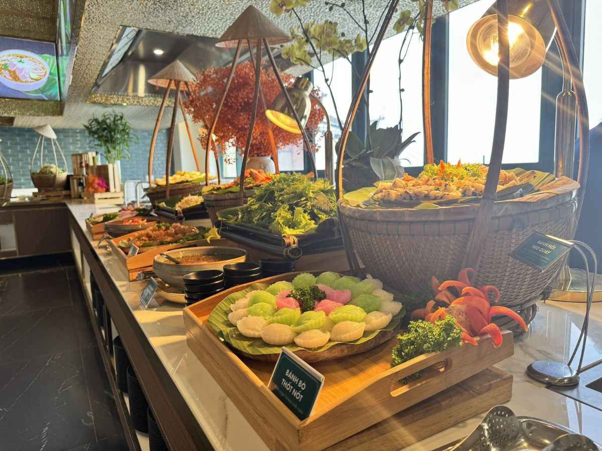 Vegetarian cuisine at Ba Den Mountain suits the preferences of many Indian travellers.