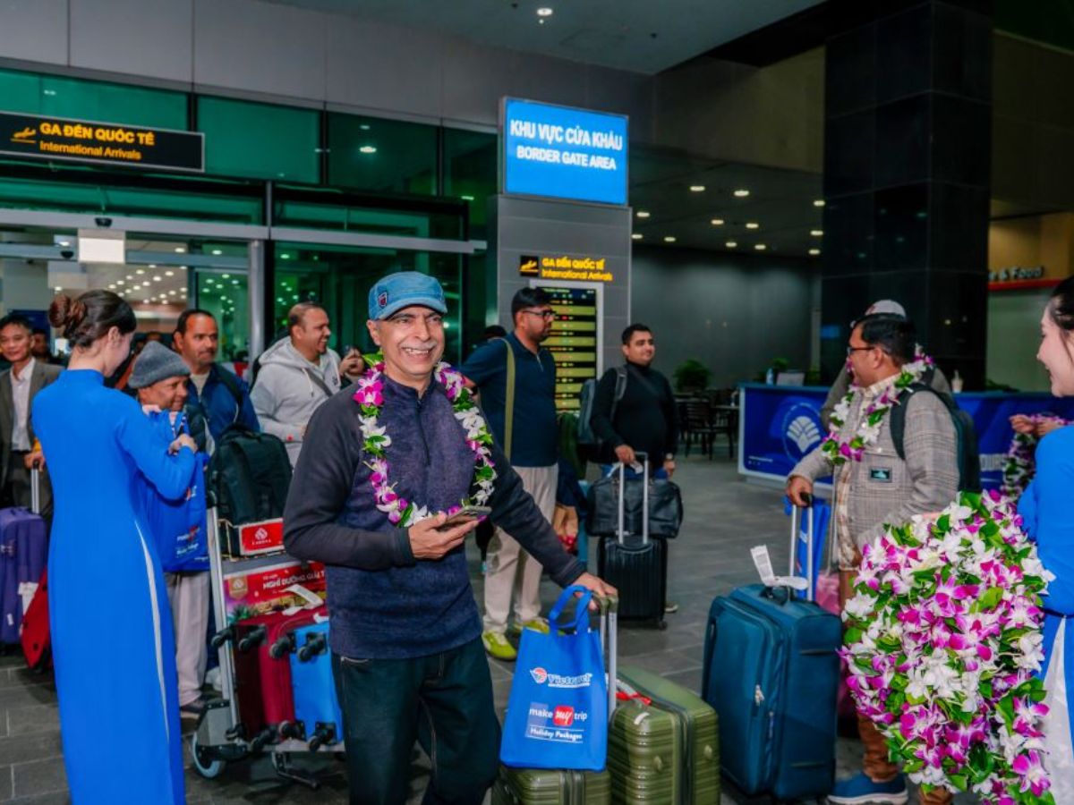 Visitors land at Tan Son Nhat Airport before travelling to Tay Ninh.