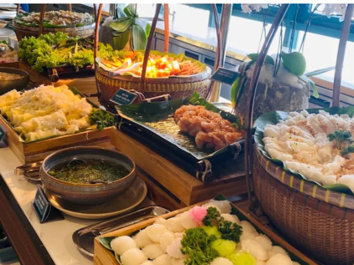 The diverse menu caters to a wide range of visitor tastes and preferences.