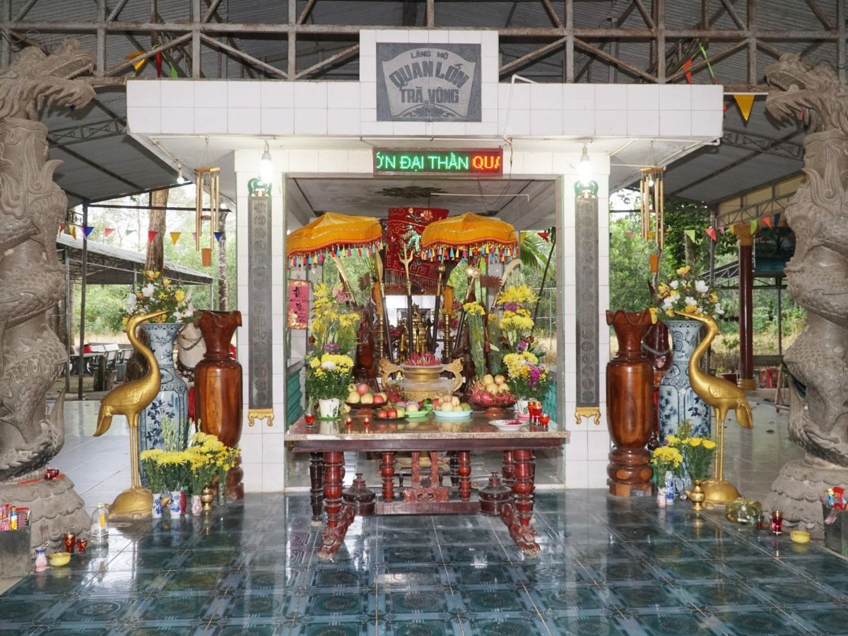 Lăng mộ Quang lớn Trà Vong mang đậm phong cách kiến trúc Nam Bộ.