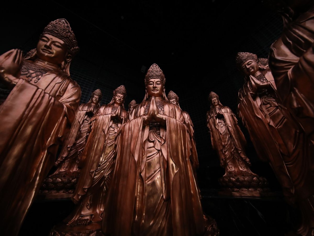 Không gian Phật Giáo trên đỉnh núi Bà Đen mang đến trải nghiệm nghỉ dưỡng tâm linh linh thiêng cho du khách.